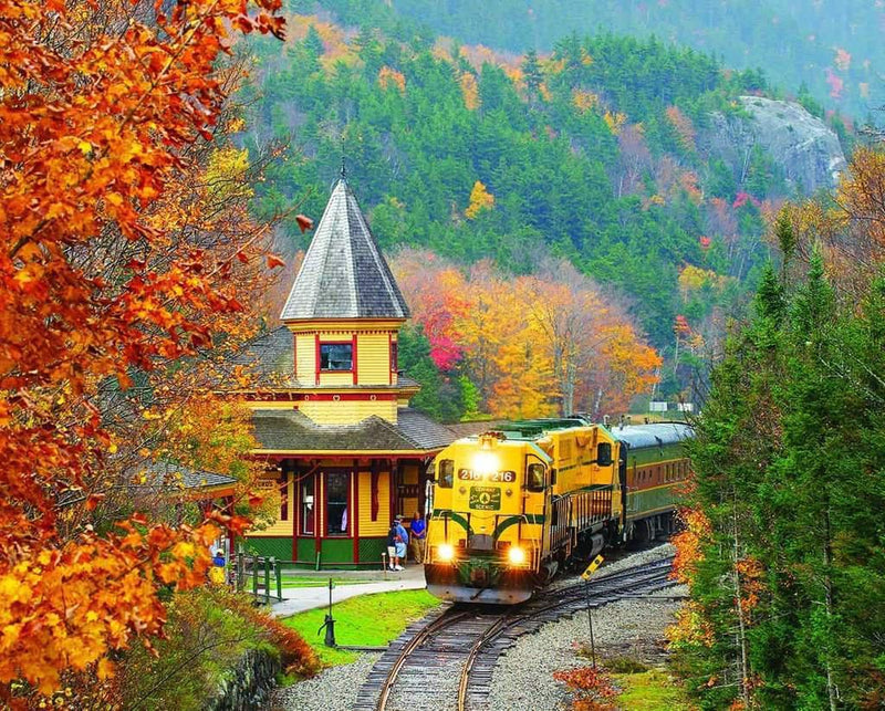 White Mountain Puzzles: Scenic Railroad - 1000 Piece Puzzle